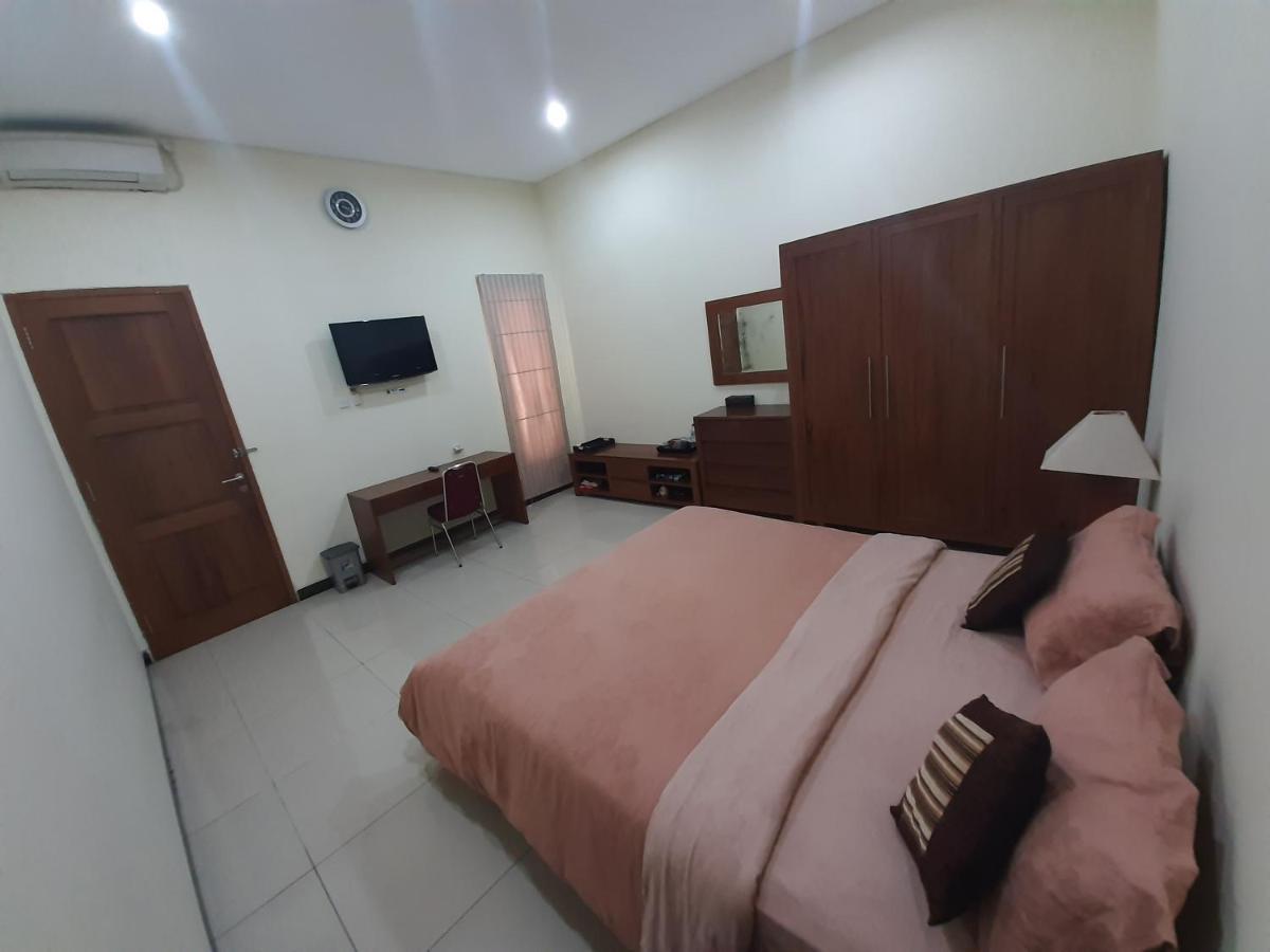 Alloro Guesthouse Pacitan Kültér fotó