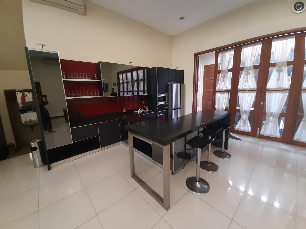 Alloro Guesthouse Pacitan Kültér fotó