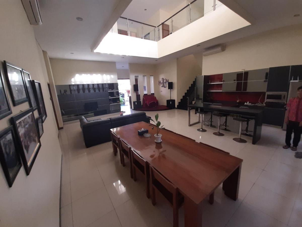 Alloro Guesthouse Pacitan Kültér fotó