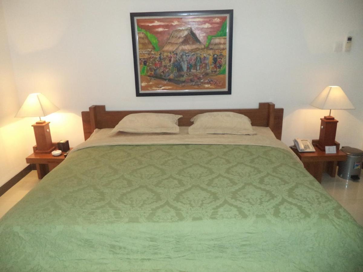 Alloro Guesthouse Pacitan Kültér fotó