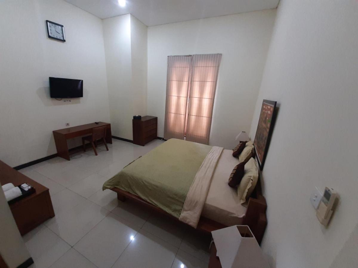 Alloro Guesthouse Pacitan Kültér fotó